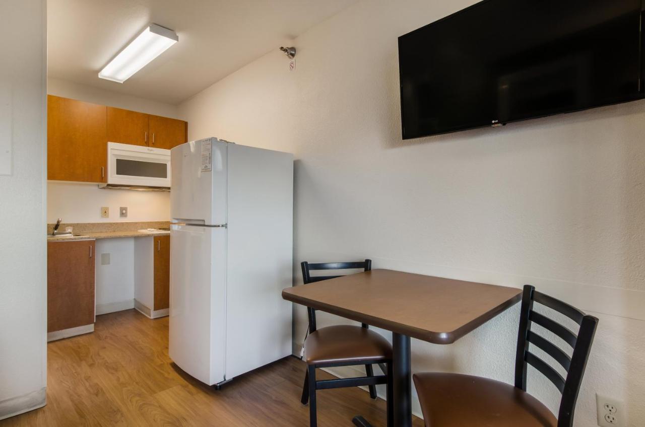 Hometowne Studios By Red Roof Denver - Glendale/ Cherry Creek Exteriör bild