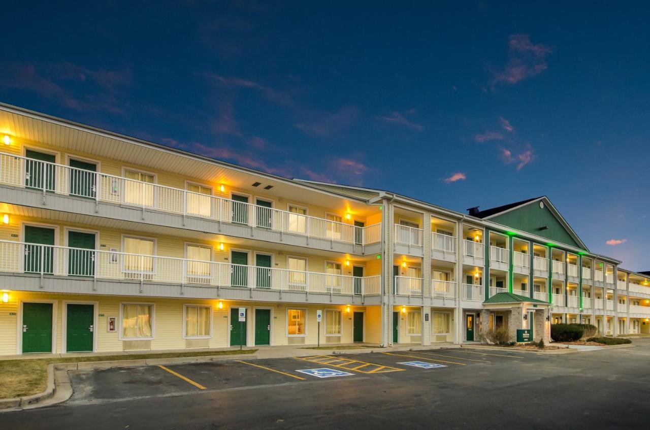 Hometowne Studios By Red Roof Denver - Glendale/ Cherry Creek Exteriör bild
