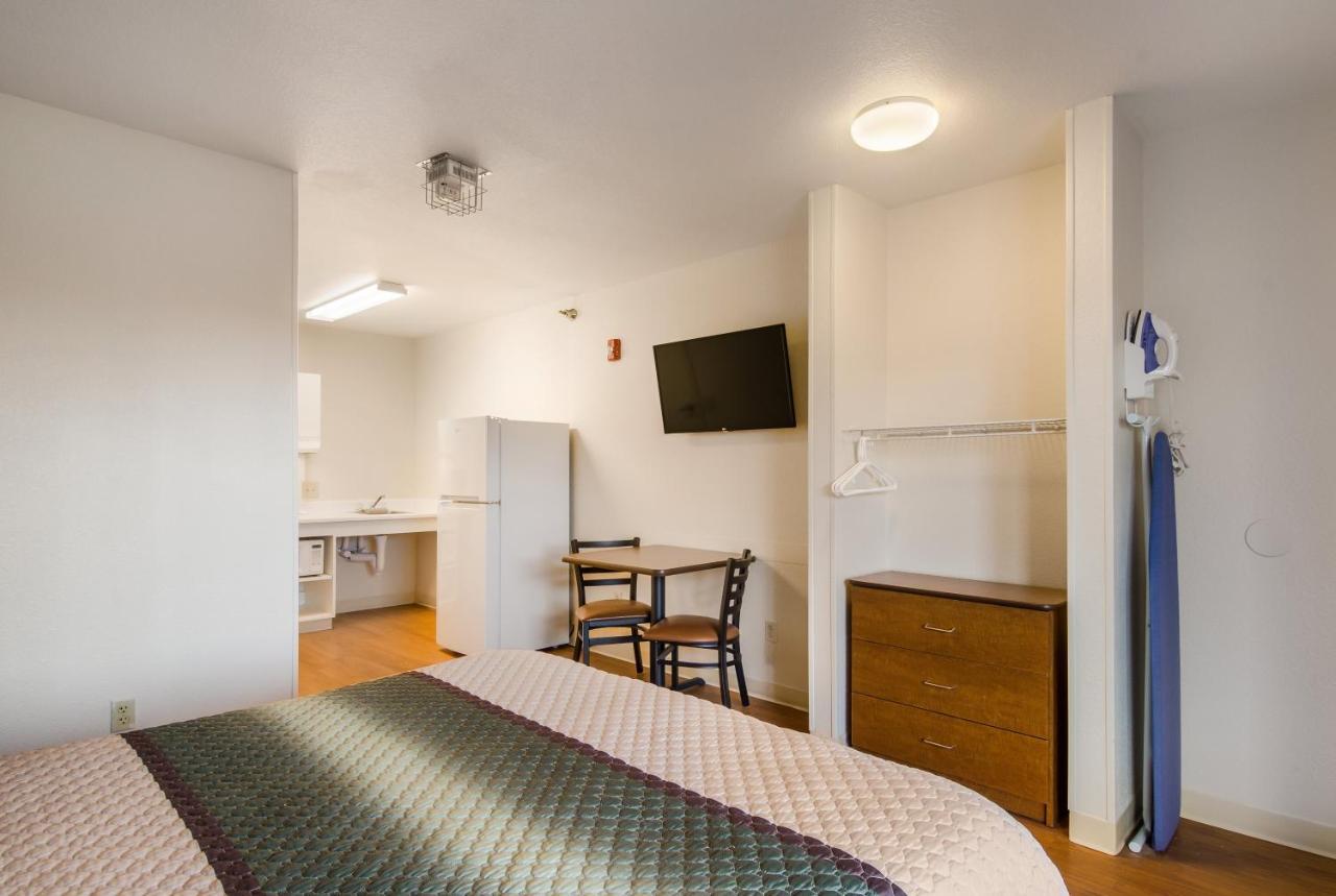 Hometowne Studios By Red Roof Denver - Glendale/ Cherry Creek Exteriör bild