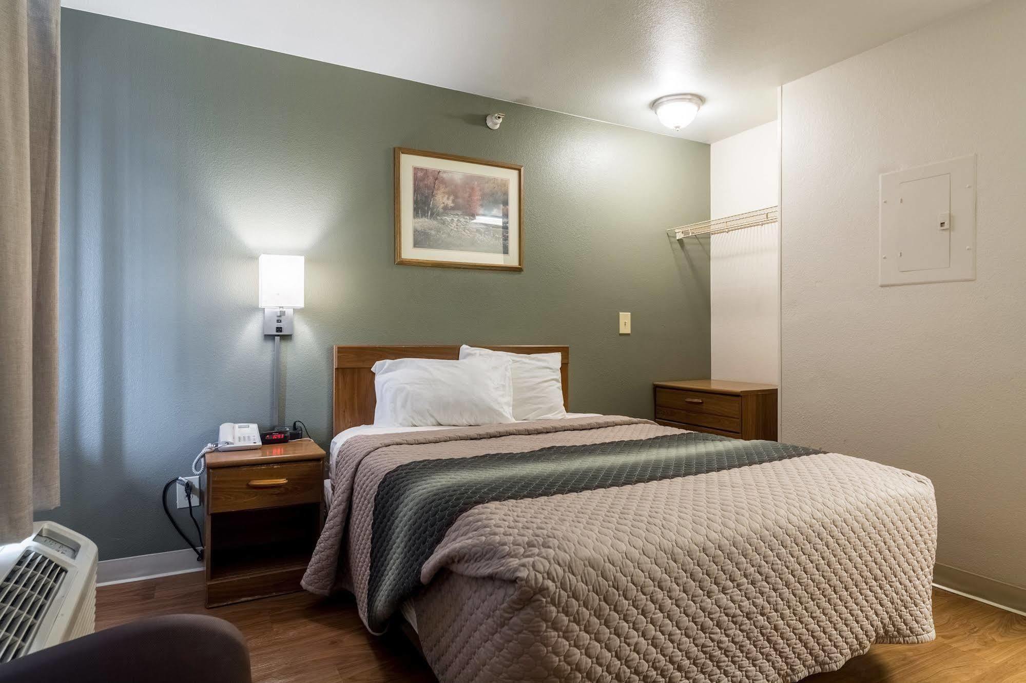Hometowne Studios By Red Roof Denver - Glendale/ Cherry Creek Exteriör bild