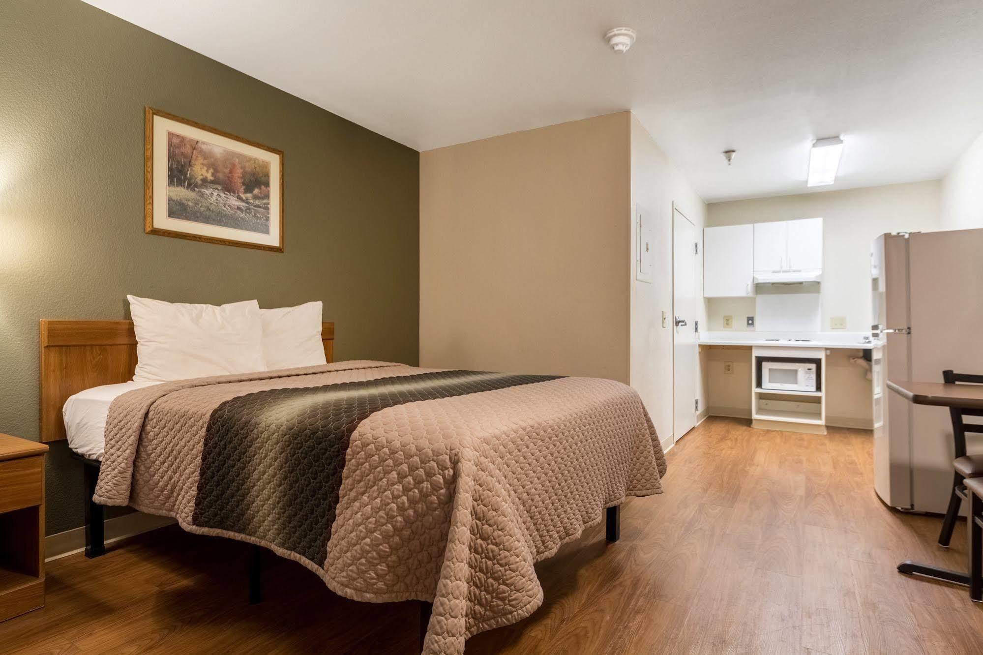 Hometowne Studios By Red Roof Denver - Glendale/ Cherry Creek Exteriör bild