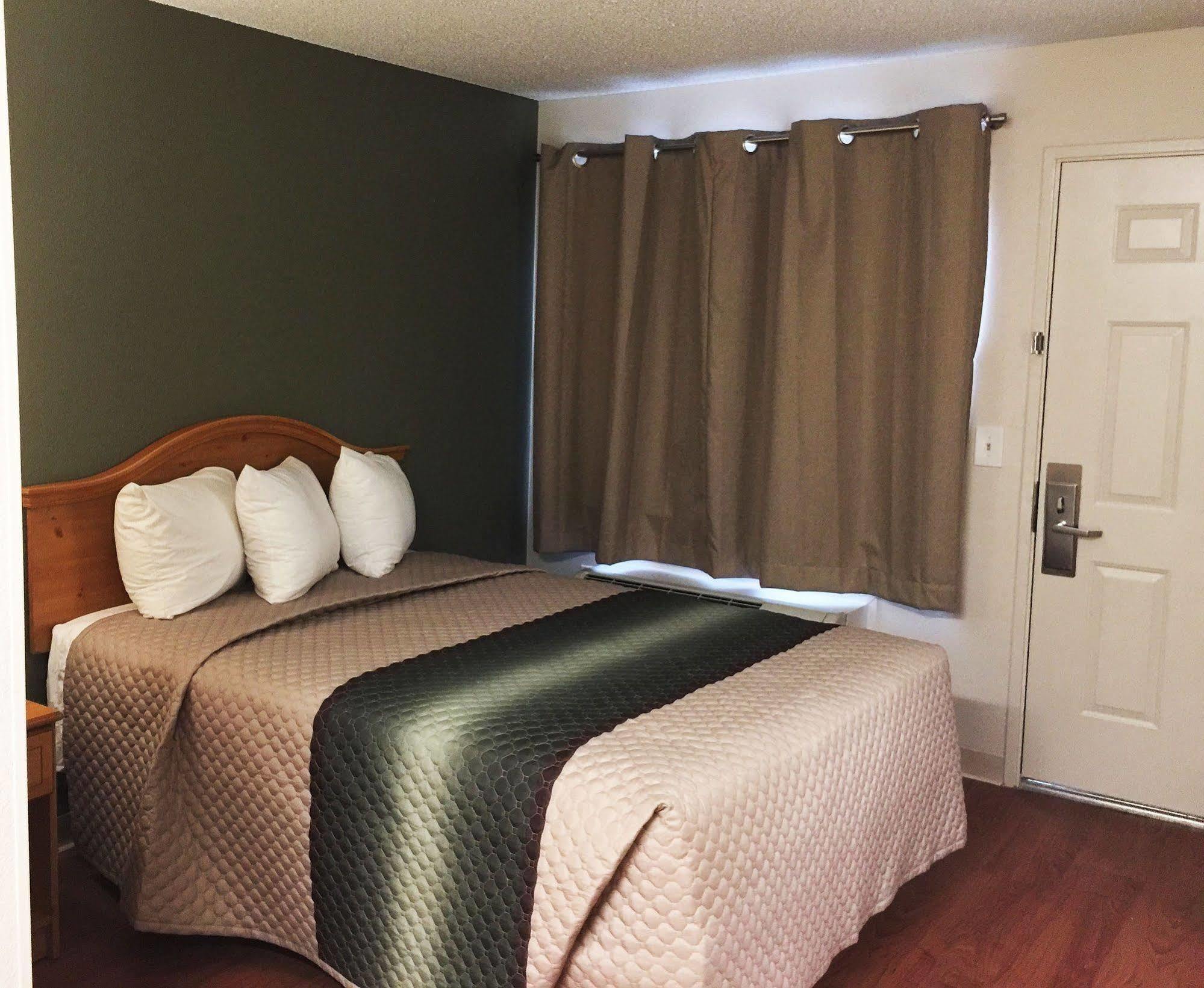 Hometowne Studios By Red Roof Denver - Glendale/ Cherry Creek Exteriör bild