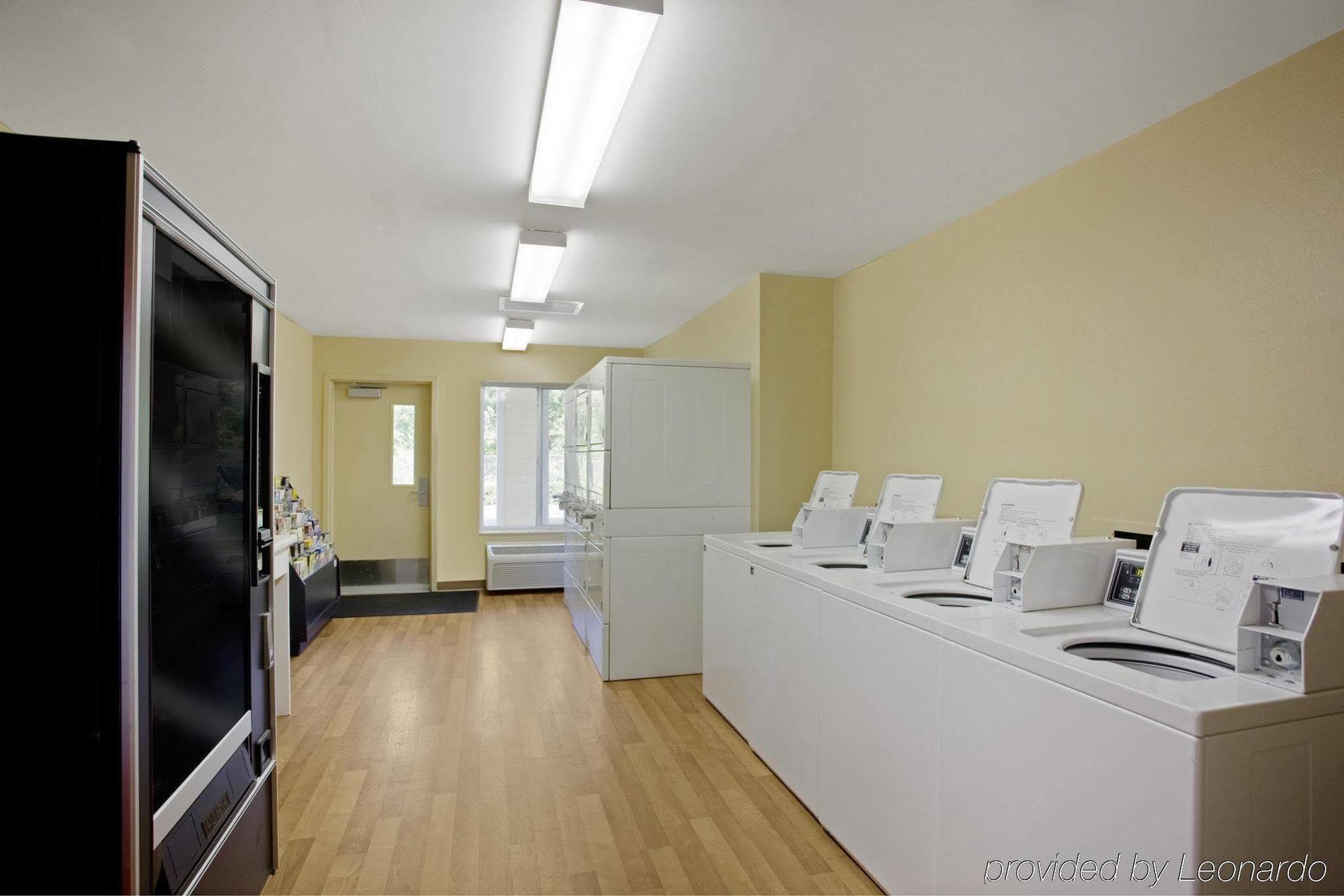 Hometowne Studios By Red Roof Denver - Glendale/ Cherry Creek Exteriör bild