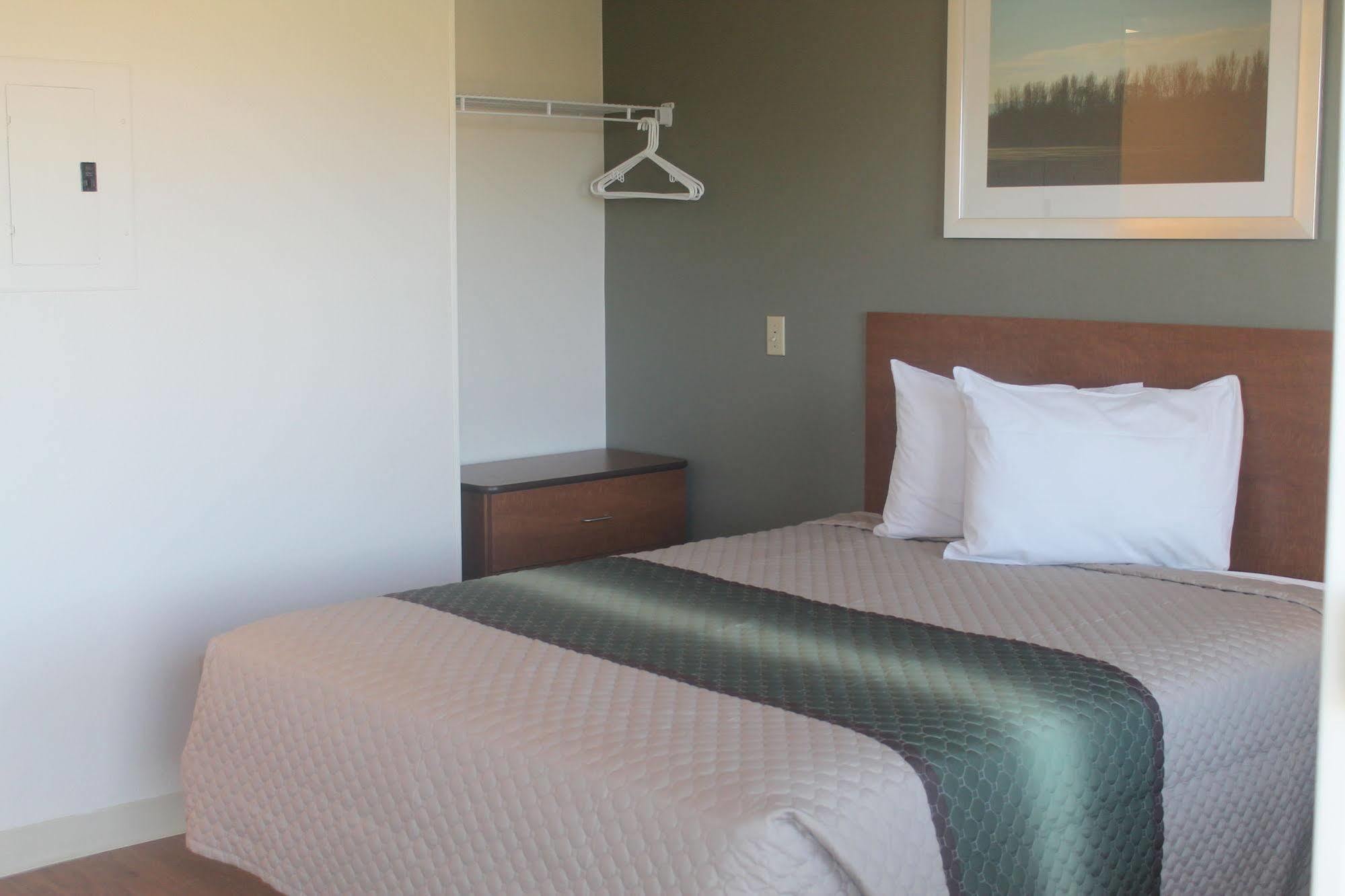 Hometowne Studios By Red Roof Denver - Glendale/ Cherry Creek Exteriör bild